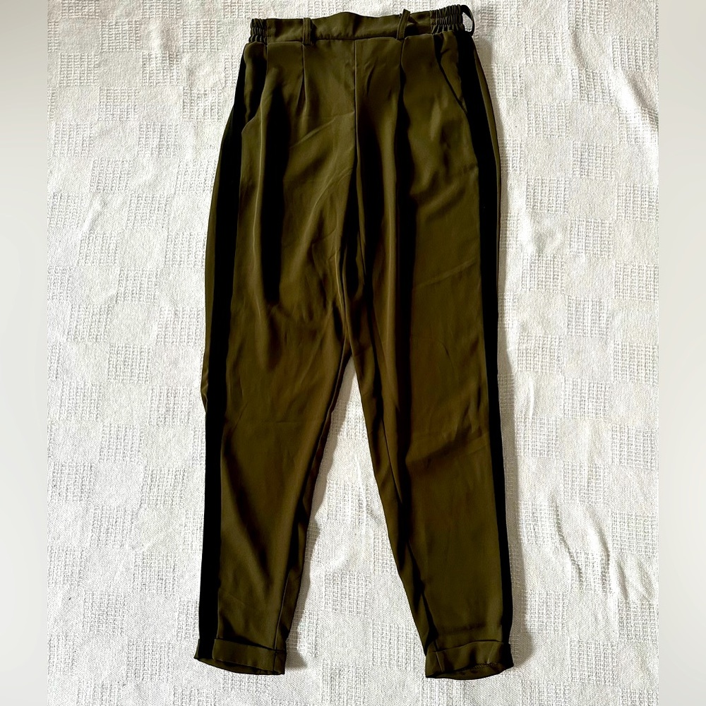 Olive green troussers
